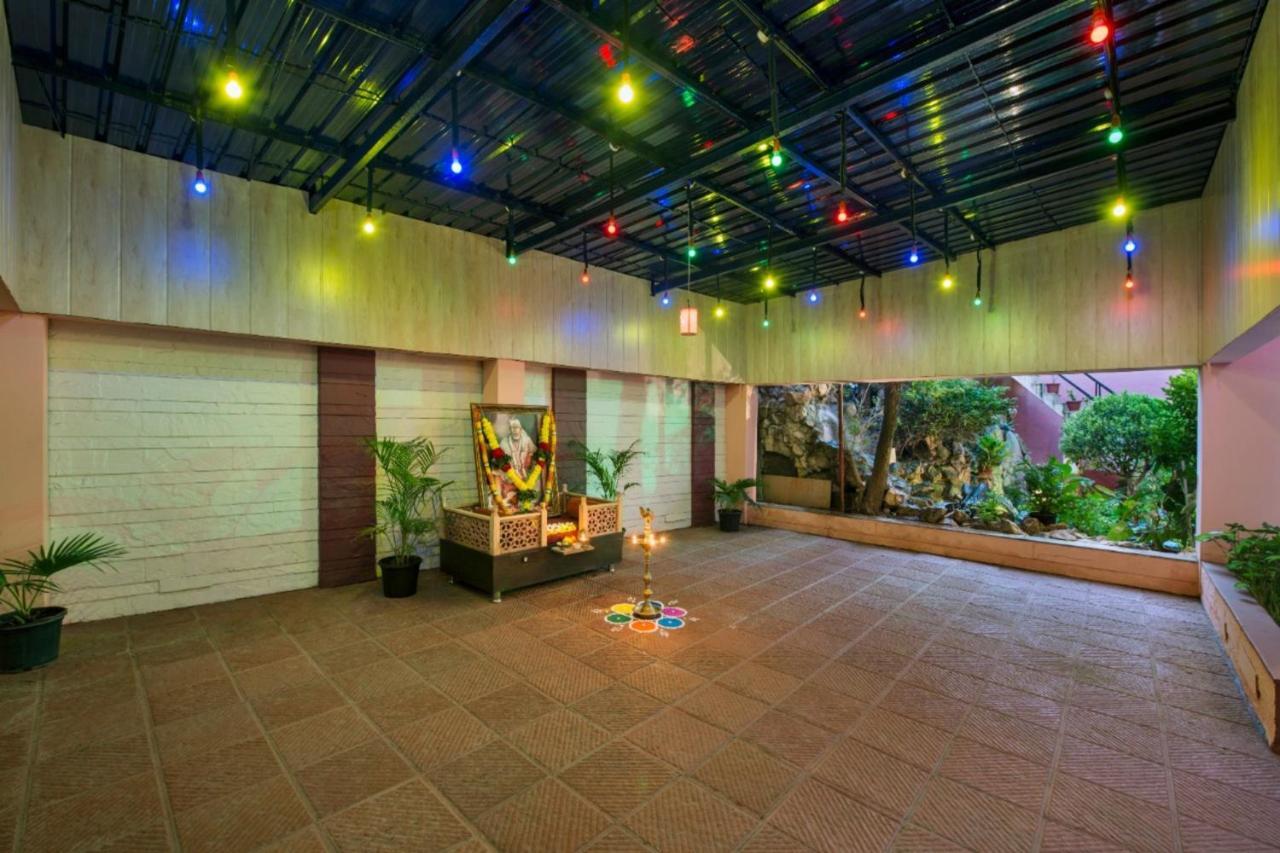 Abigail Goradia's Hotel Shirdi